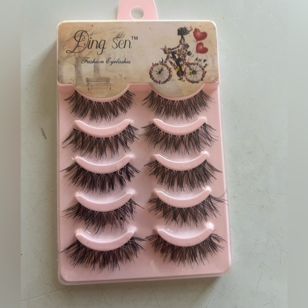 Ding Sen Eyelashes